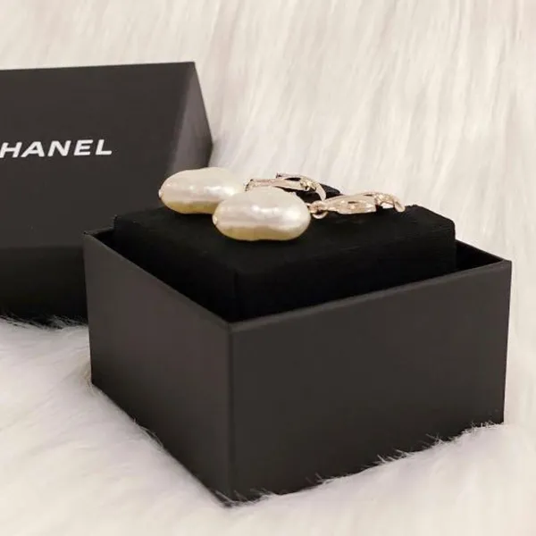 Khuyên Tai Nữ Chanel 22C Heart Pearl Pendant CC Dangle Earrings Màu Vàng - 4