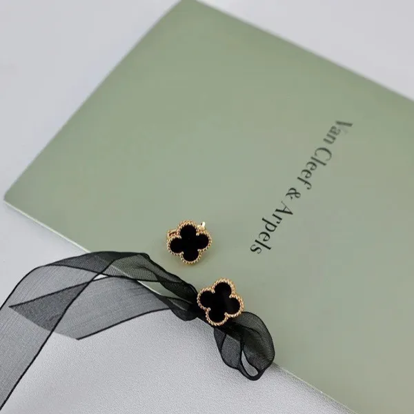 Khuyên Tai Nữ Van Cleef & Arpels Sweet Alhambra Earstuds VCARA44900 Màu Vàng Gold - 1