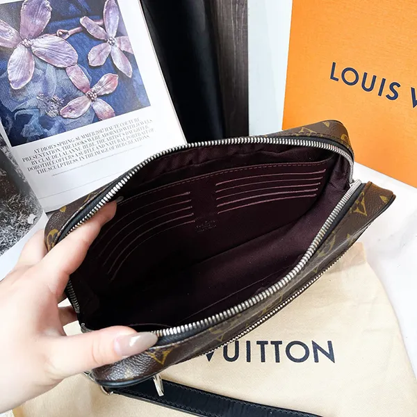Túi Cầm Tay Nam Louis Vuitton LV Kasai Clutch Taiga Leather Màu Nâu Đen