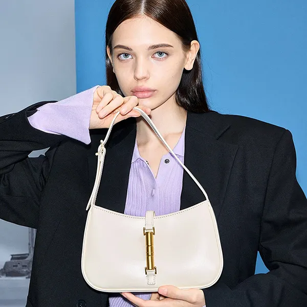 Túi Đeo Vai Nữ Charles & Keith CNK Cesia Metallic Accent Shoulder Bag 20151402 Màu Kem