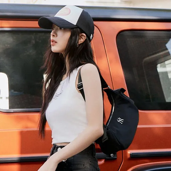 Túi Đeo Vai Nữ MLB Nylon Cargo Bag New York Yankees 3ABQM044N-50BKS Black Màu Đen