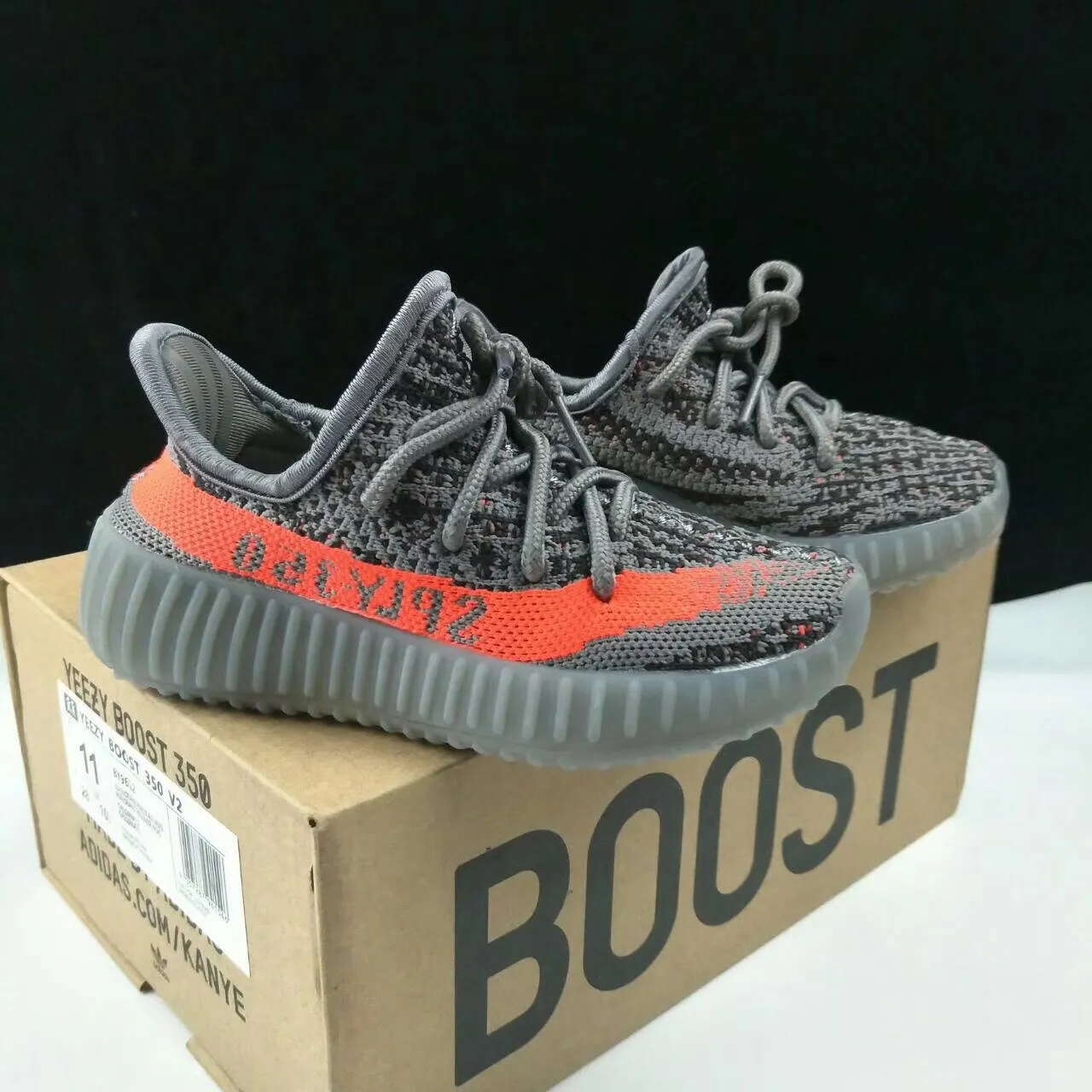 Giày adidas YEEZY BOOST 350 v2