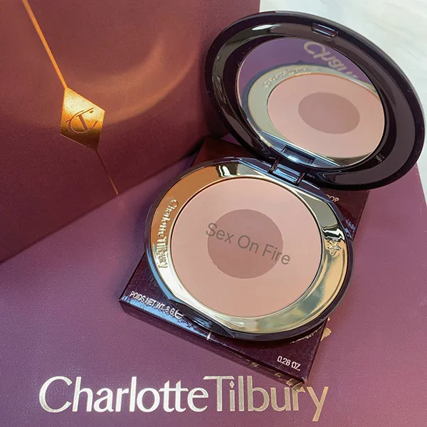 Phấn Má Hồng Charlotte Tilbury Cheek To Chic Swish & Pop Blush Màu Sex On Fire, 8g