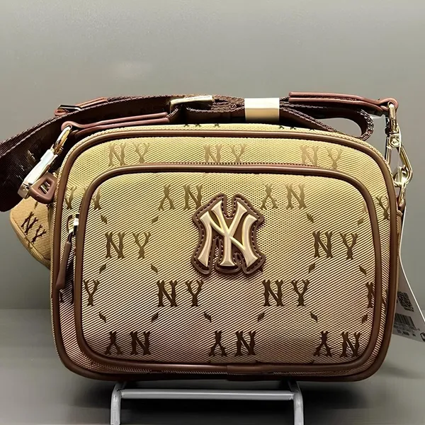 Túi Đeo Chéo Nữ MLB Monogram Jacquard New York Yankees 7ACRMDA4- 50BGS Màu Nâu Be