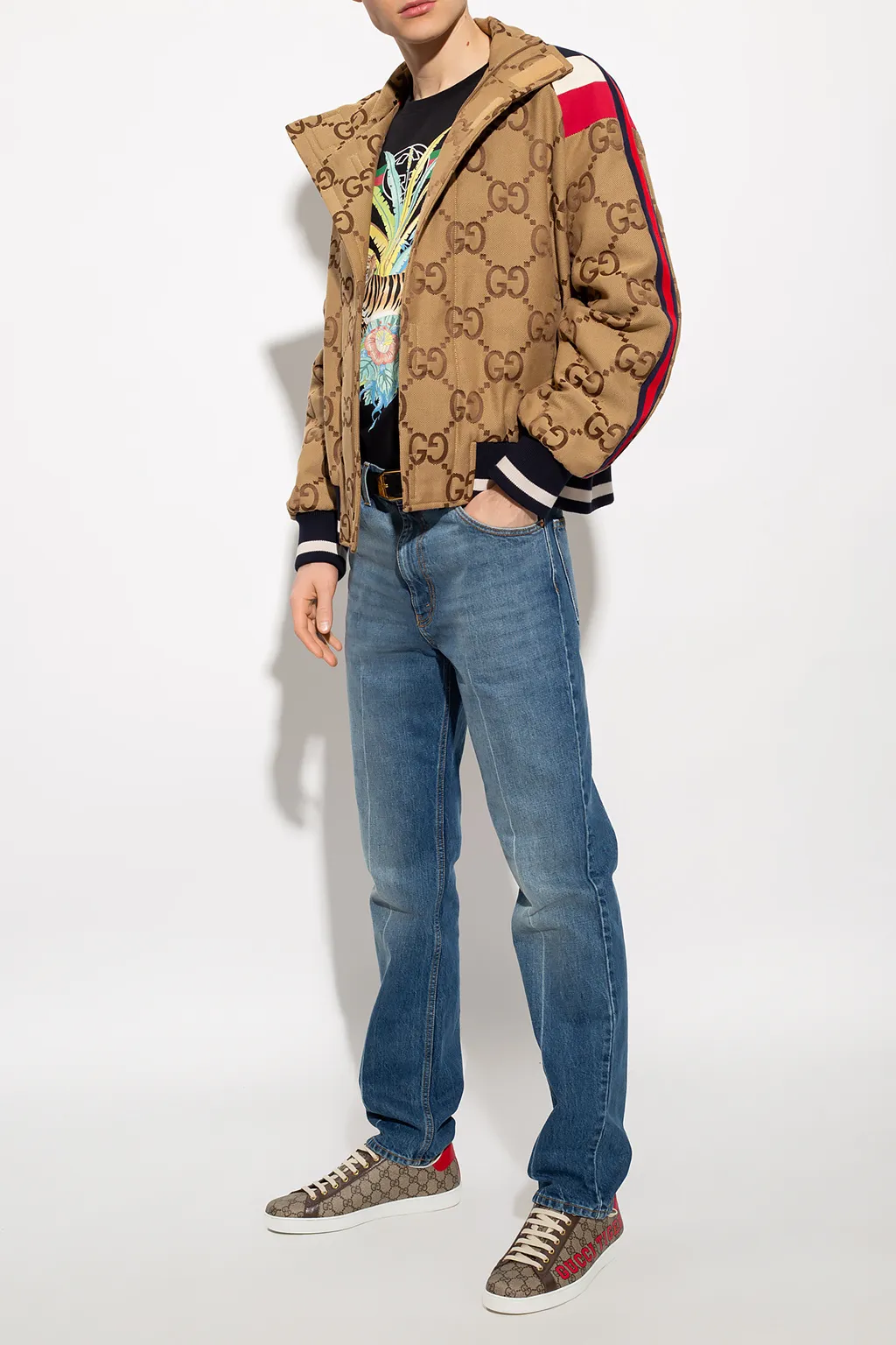 Áo khoác Gucci họa tiết hoa văn độc đáo