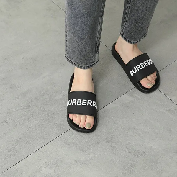 Dép Burberry Logo Detail Slides 8053501 Màu Đen Size 38