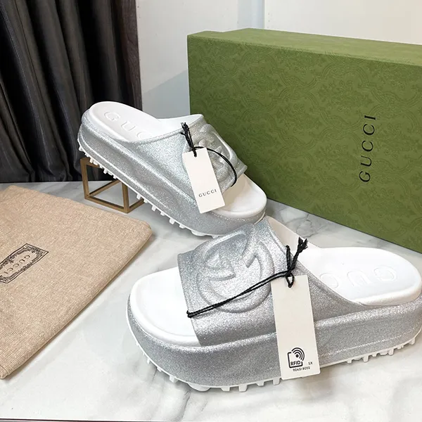Dép Nữ Gucci Interlocking G Logo Rubber Slides GUC1540656 Màu Bạc Trắng Size 37 - Dép - Vua Hàng Hiệu
