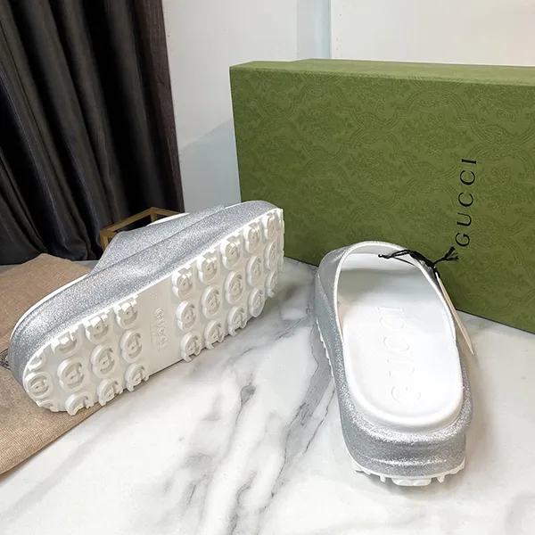 Dép Nữ Gucci Interlocking G Logo Rubber Slides GUC1540656 Màu Bạc Trắng Size 37 - Dép - Vua Hàng Hiệu