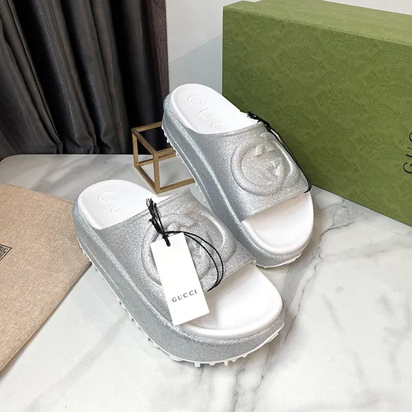 Dép Nữ Gucci Interlocking G Logo Rubber Slides GUC1540656 Màu Bạc Trắng Size 37 - Dép - Vua Hàng Hiệu