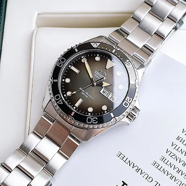 Đồng Hồ Nam Orient Mako 4 Kamasu Automatic RN-AA0810N (RA-AA0810N19B) Màu Bạc Đen