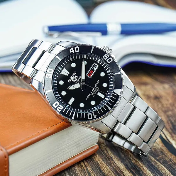Đồng Hồ Nam Seiko 5 Sports Automatic SNZF17K1 Màu Bạc Đen