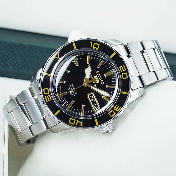 Đồng Hồ Nam Seiko 5 Sports Automatic SNZH57J1 Màu Bạc Đen