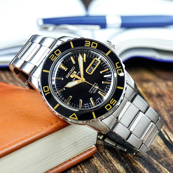 Đồng Hồ Nam Seiko 5 Sports Automatic SNZH57J1 Màu Bạc Đen