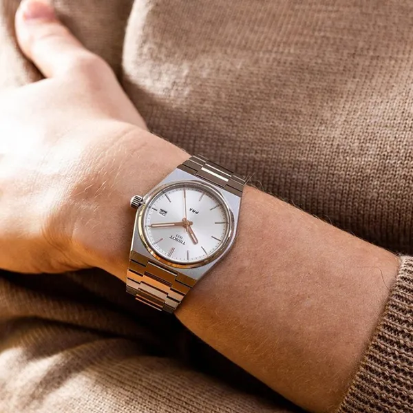 Đồng Hồ Unisex Tissot Quartz Silver Dial T1372101103100 Màu Bạc