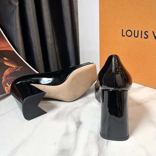 Giày Cao Gót Nữ Louis Vuitton LV Shake Logo Embellished Leather Courts Màu Đen Size 35
