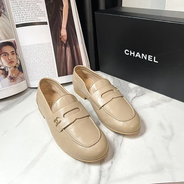 Giày Lười Nữ Chanel G37451 Beige Lambskin Leather CC Logo Loafers Màu Be Size 37