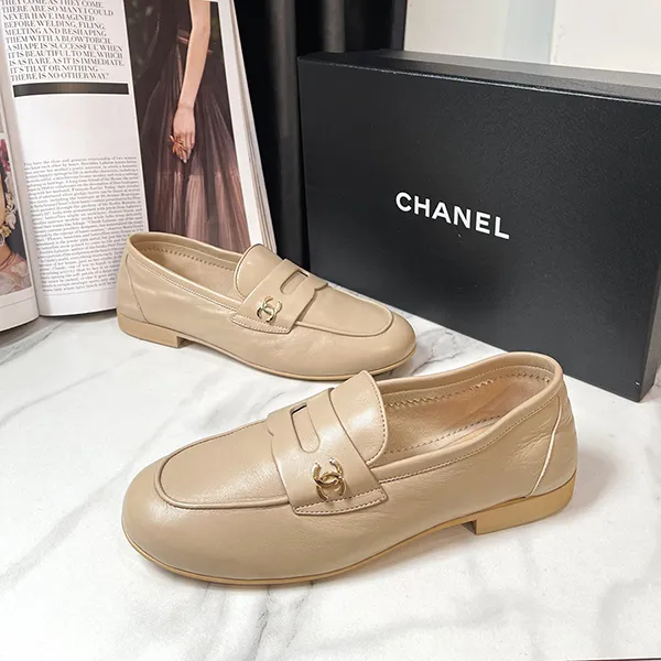 Giày Lười Nữ Chanel G37451 Beige Lambskin Leather CC Logo Loafers Màu Be Size 37