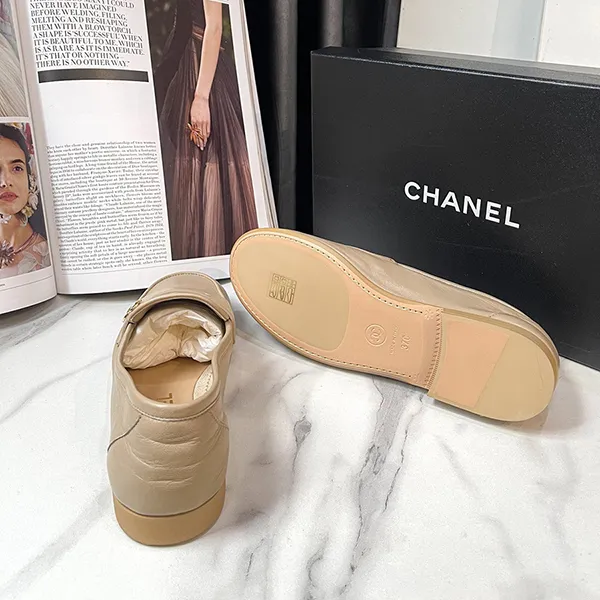Giày Lười Nữ Chanel G37451 Beige Lambskin Leather CC Logo Loafers Màu Be Size 37