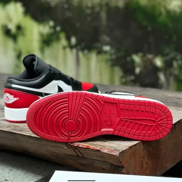 Giày Thể Thao Nam Nike Air Jordan 1 Low Bred Toe 2.0 553560-161 Màu Đen Đỏ Size 39