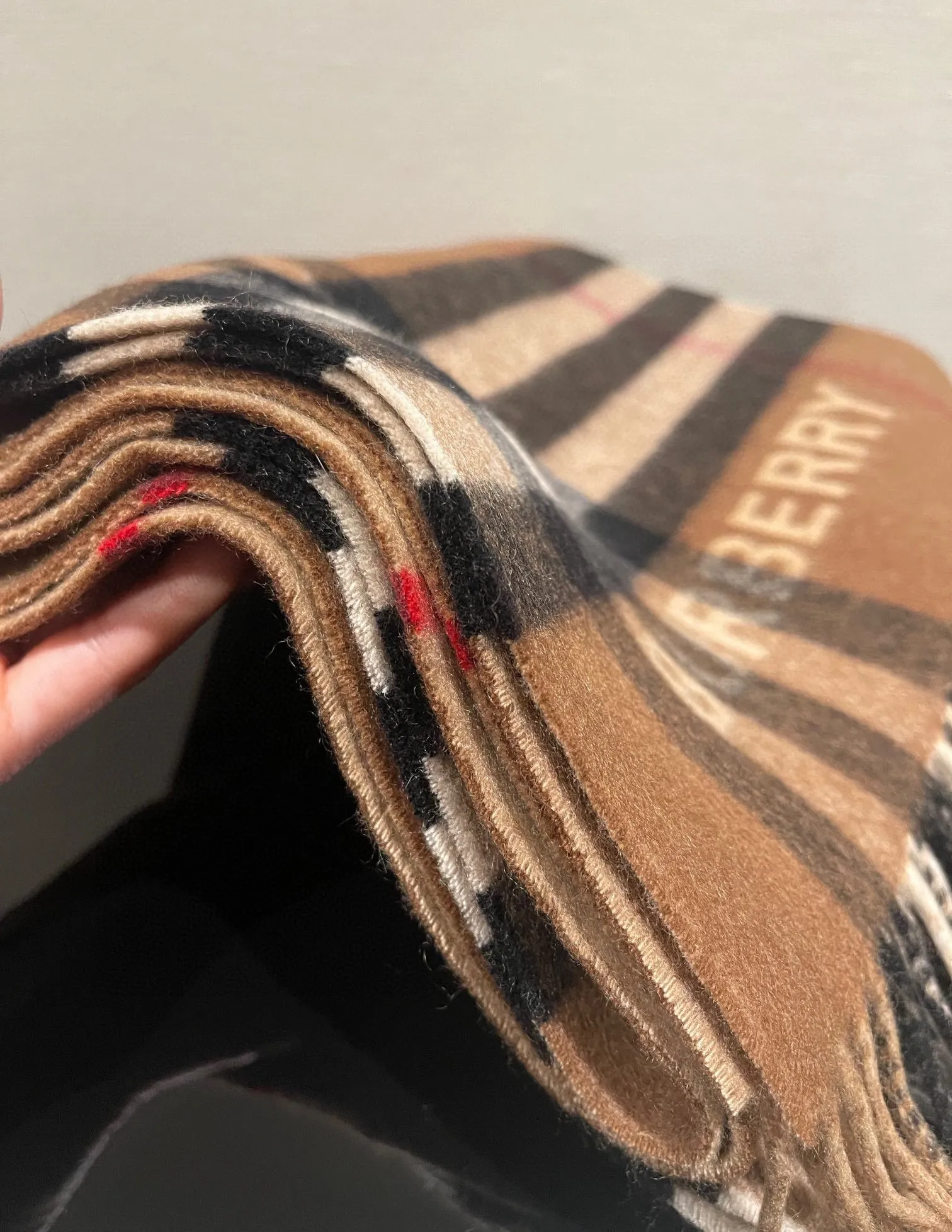 Khăn Burberry Len Cổ Điển Với Logo Burberry