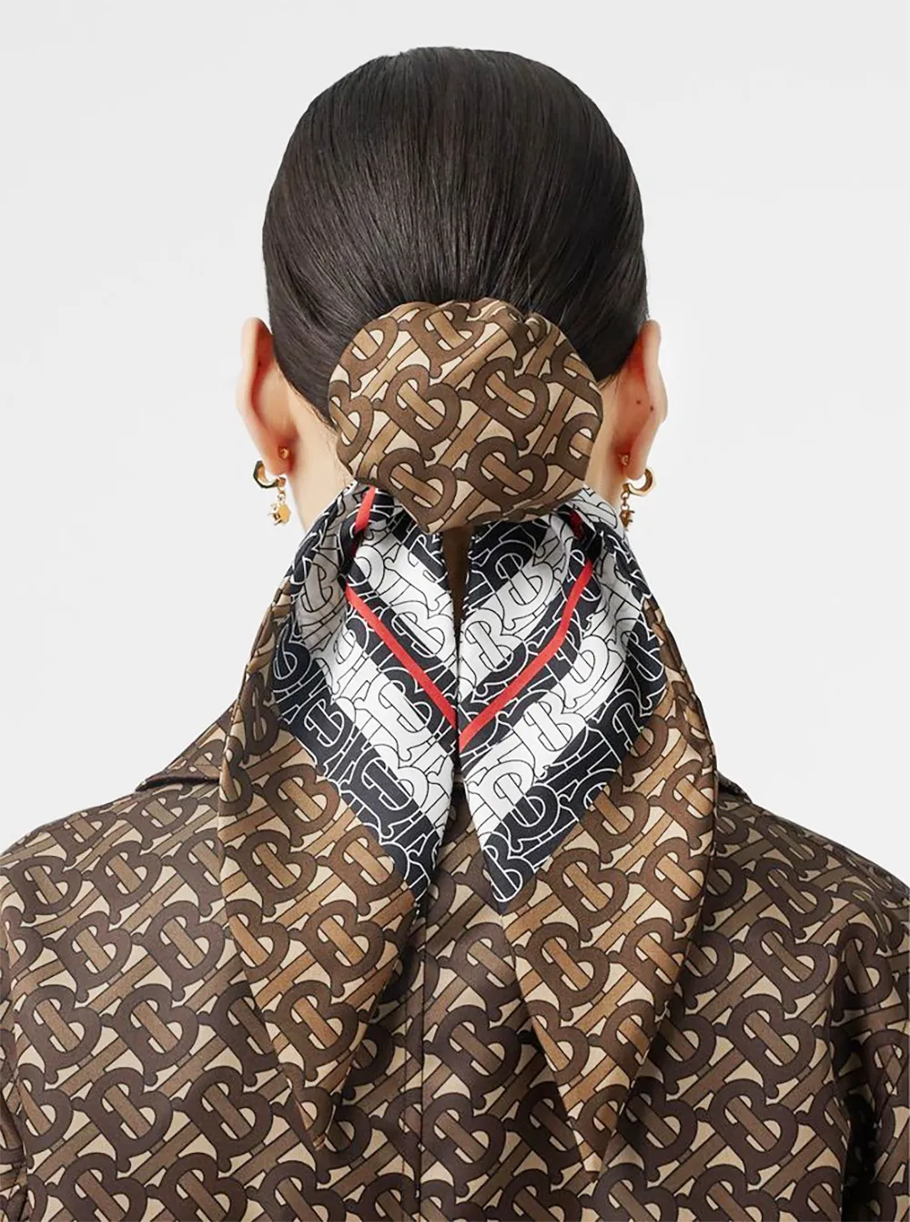 Burberry làm khăn turban