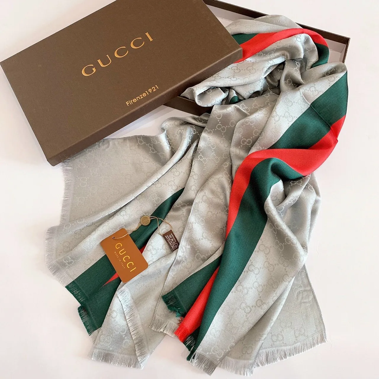 Khăn quàng cổ Gucci