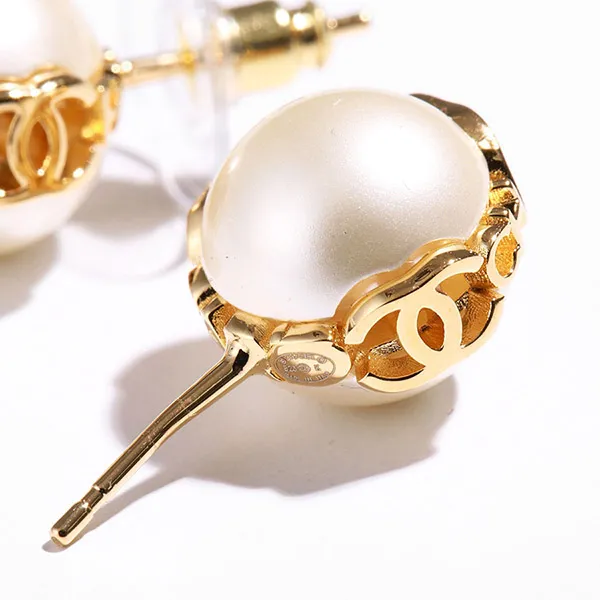 Khuyên Tai Nữ Chanel Logo Pearl Earrings ABB595 B14642 Màu Vàng - Trang sức - Vua Hàng Hiệu
