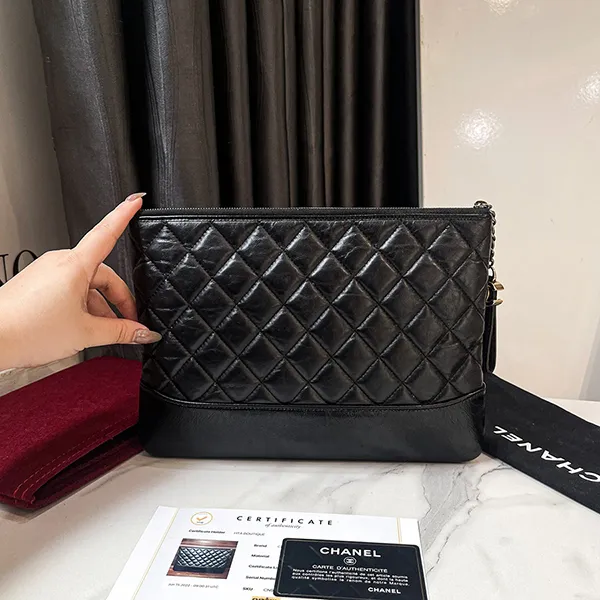 Túi Cầm Tay Nữ Chanel Gabrielle Small Calfskin Clutch Màu Đen