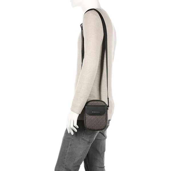 Túi Đeo Chéo Đựng Điện Thoại Nam Michael Kors MK Hudson Logo Smartphone Crossbody Bag 33F1LHDM1B Màu Nâu