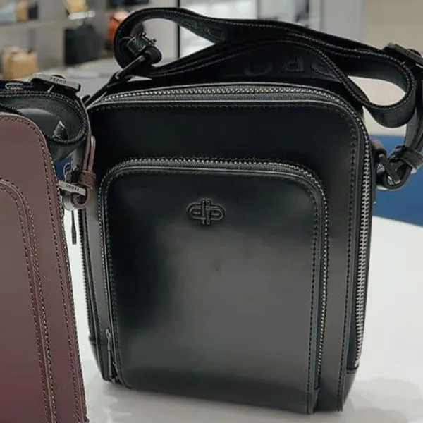 Túi Đeo Chéo Nam Pedro Icon Leather Sling Bag PM2-26320214_BLACK Black Màu Đen