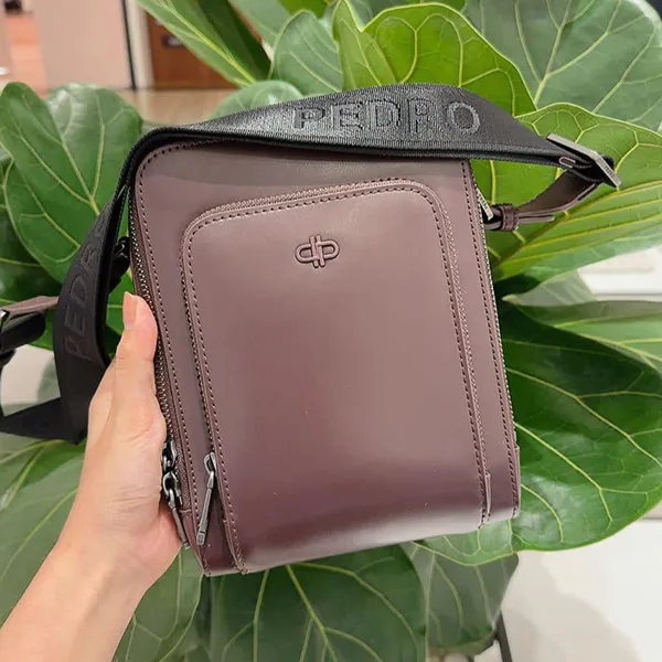 Túi Đeo Chéo Nam Pedro Icon Leather Sling Bag PM2-26320214_DK.BRW Dark Brown Màu Nâu Đậm