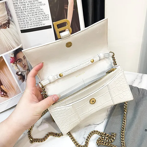 Túi Đeo Chéo Nữ Balenciaga Embossed Hourglass Wallet On Chain Màu Trắng