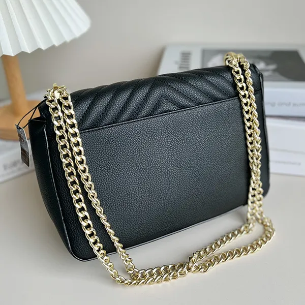 Túi Đeo Chéo Nữ Victoria’s Secret Chain V Quilted Shoulder Bag Màu Đen