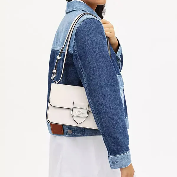 Túi Đeo Vai Nữ Coach Large Morgan Square Crossbody CM090 Màu Trắng