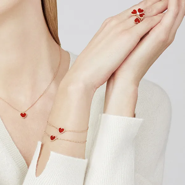 Vòng Đeo Tay Nữ Van Cleef & Arpels Sweet Hearts Bracelet VCARN59L00 Màu Vàng Hồng