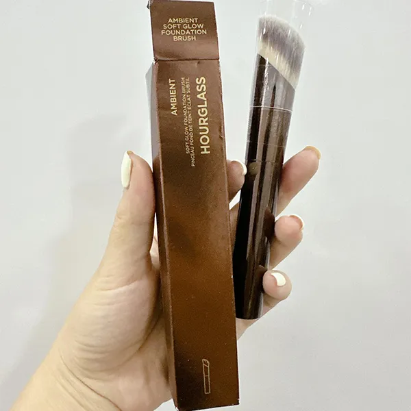 Cọ Trang Điểm Đánh Nền Hourglass Ambient Soft Glow Foundation Brush Màu Nâu - Trang điểm - Vua Hàng Hiệu