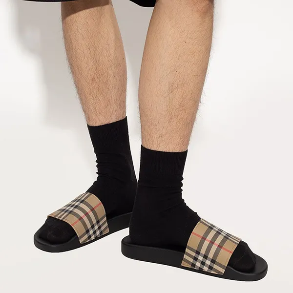 Dép Nam Burberry Vintage Camel 8056942 Màu Đen Size 42