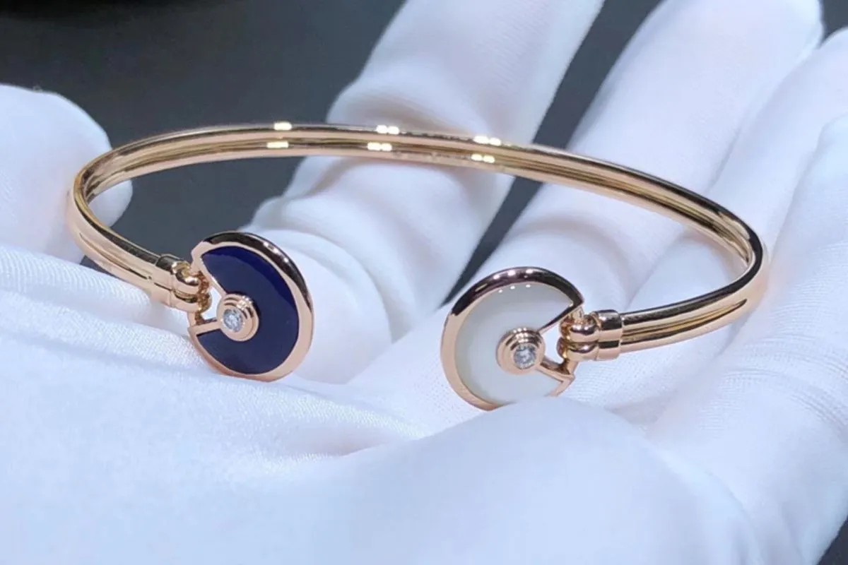Vòng tay Cartier Amulette de Cartier