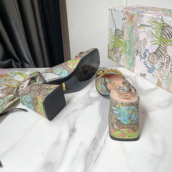 Giày Cao Gót Nữ Gucci Tiger Mid-Heel Slingback ‎687580-UUA10-8471 Màu Be Họa Tiết Size 35 - Giày - Vua Hàng Hiệu