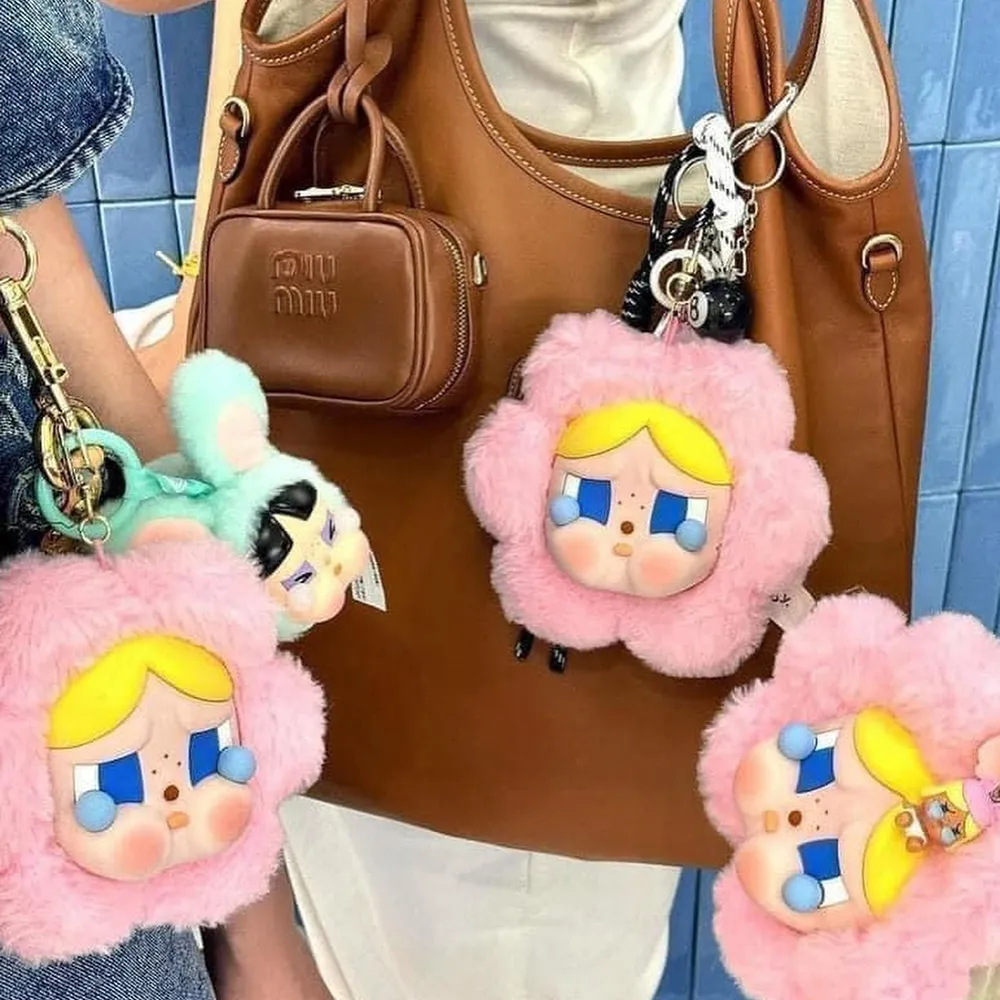 Móc Khóa Có Túi Đựng Pop Mart Crybaby Sad Club Series-Silicone Plush Earphone Bag Màu Hồng Vàng - Phụ kiện - Vua Hàng Hiệu