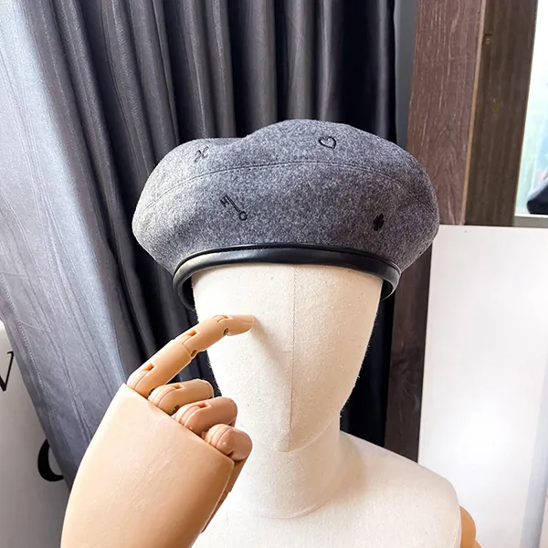 Mũ Hermès Saint Honore Charms Beret Embroidered Cashmere With Leather Màu Xám Size 56-58