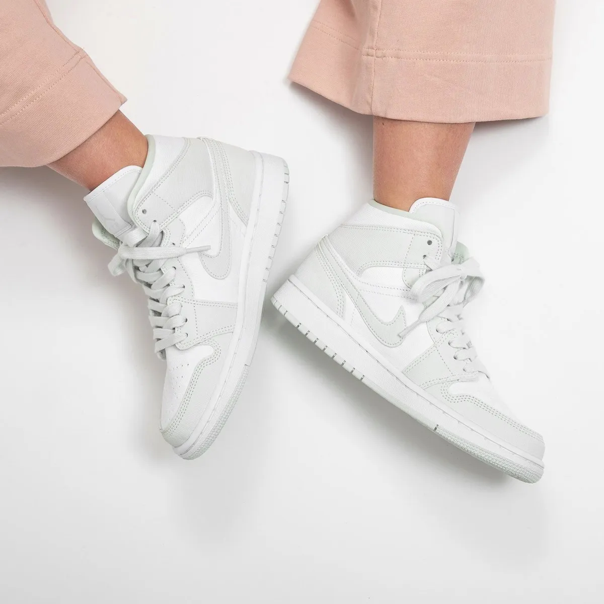 Giày Nike Air Jordan 1 Mid