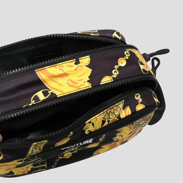 Túi Cầm Tay Versace Jeans Couture Black With Logo Printed 75YA4B8CZS930G89 Màu Vàng Đen