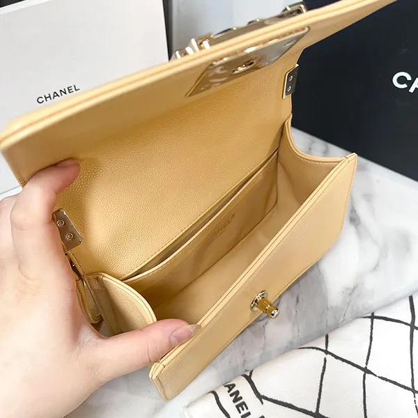 Túi Đeo Chéo Nữ Chanel Boy Caviar Yellow Small Màu Vàng Be