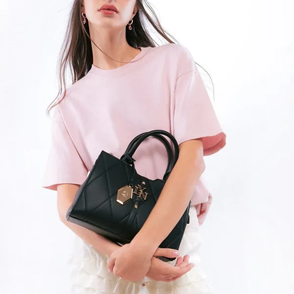 Túi Xách Nữ Lyn Galactiga Quilt M Handbags LL24CBS241 Màu Đen