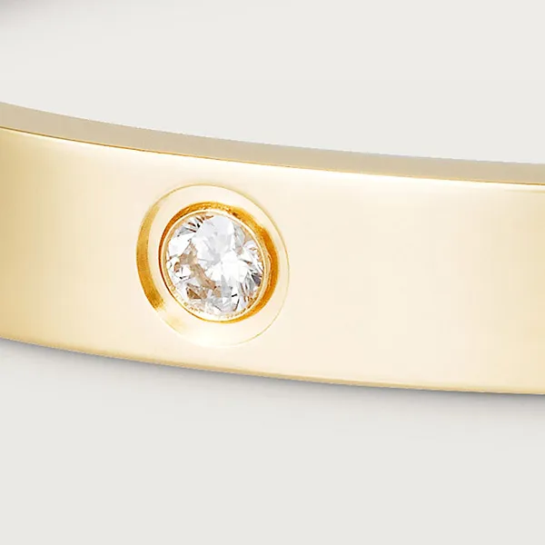 Vòng Đeo Tay Jewery Luxury Love Bracelet 4 Diamonds Màu Vàng Gold