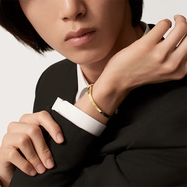 Vòng Đeo Tay Nữ Jewery Luxury Love Bracelet Small Model Màu Vàng Gold