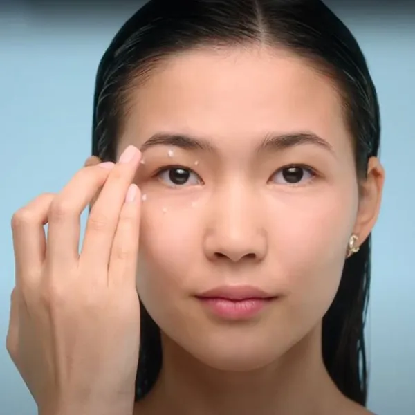 Kem Dưỡng Hỗ Trợ Sáng Da Vùng Mắt Chanel Hydra Beauty Micro Crème Yeux 15g