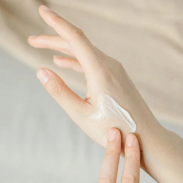 Set Kem Dưỡng Da Tay Mix Mùi Ngẫu Nhiên Mini L'Occitane Hand Cream Full Box (4 x 10ml)