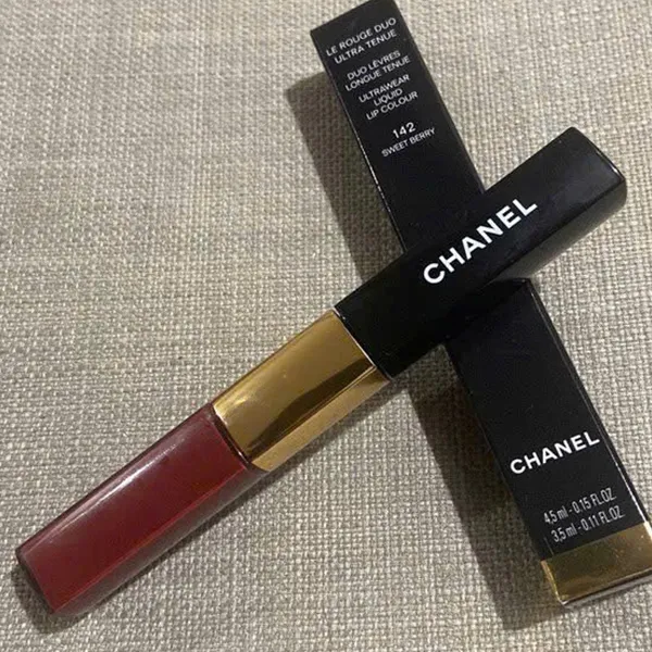 Son Chanel Le Rouge Duo Ultra Tenue Ultrawear Liquid Lip Colour 142 Sweet Berry Màu Hồng Berry